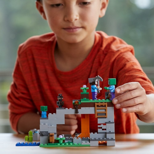 Minecraft Lego Zombie Cave 